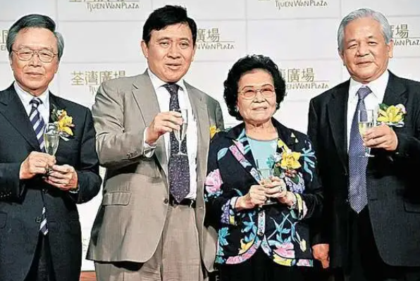 94岁老太，成了中国女首富-第1张图片-旋风百科